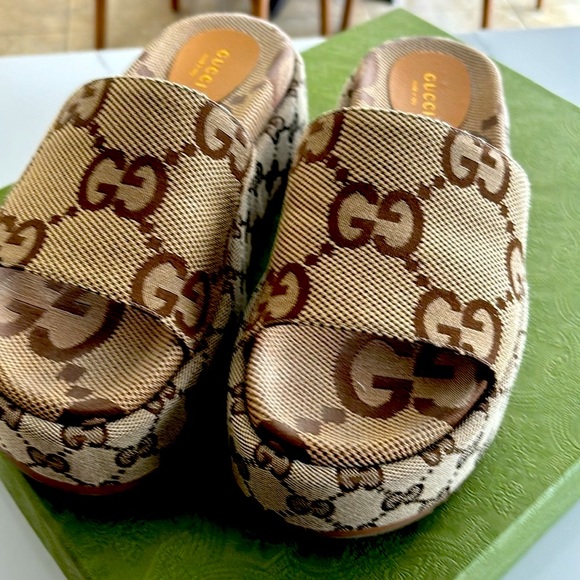 ☀️SOLD☀️Authentic GUCCI Slides Sandals - Picture 2 of 7